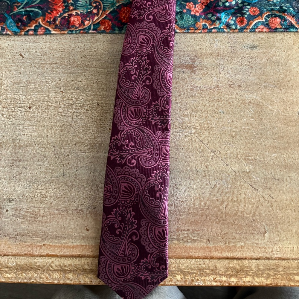 The Tie Bar twill paisley wine tie skinny fit
